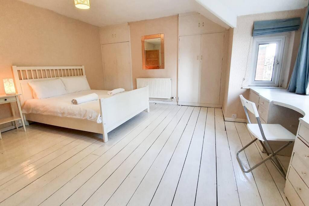 Apartment Free Parking-central Location Cardiff