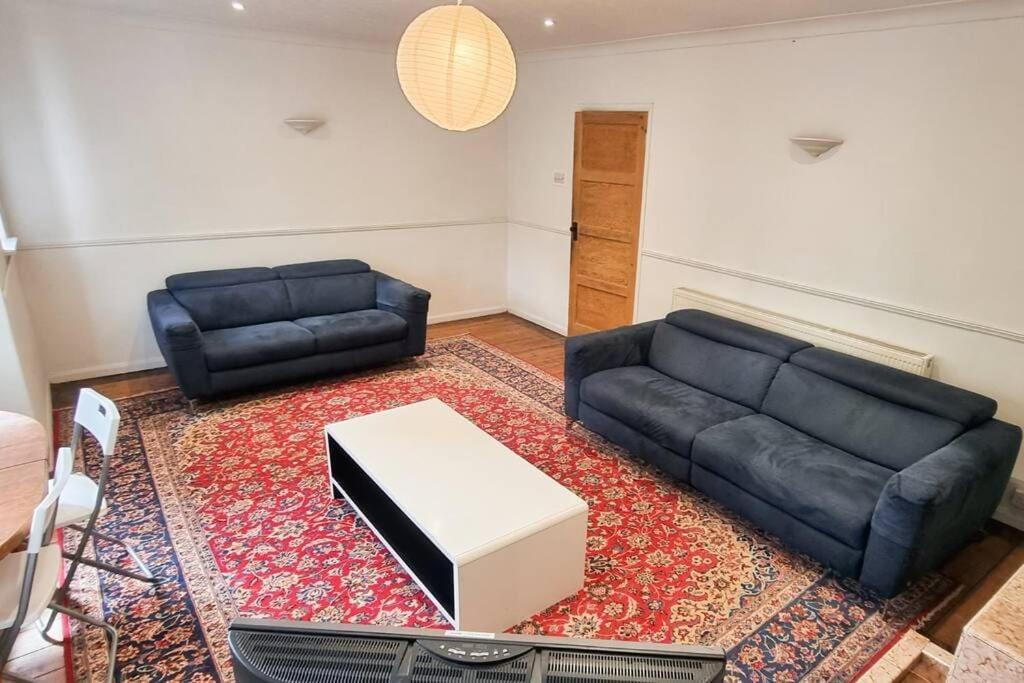 Free Parking-central Location Apartment *