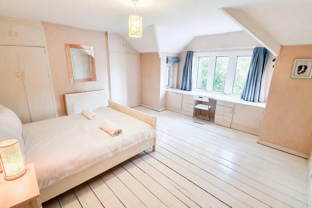 Free Parking-central Location Apartment Cardiff