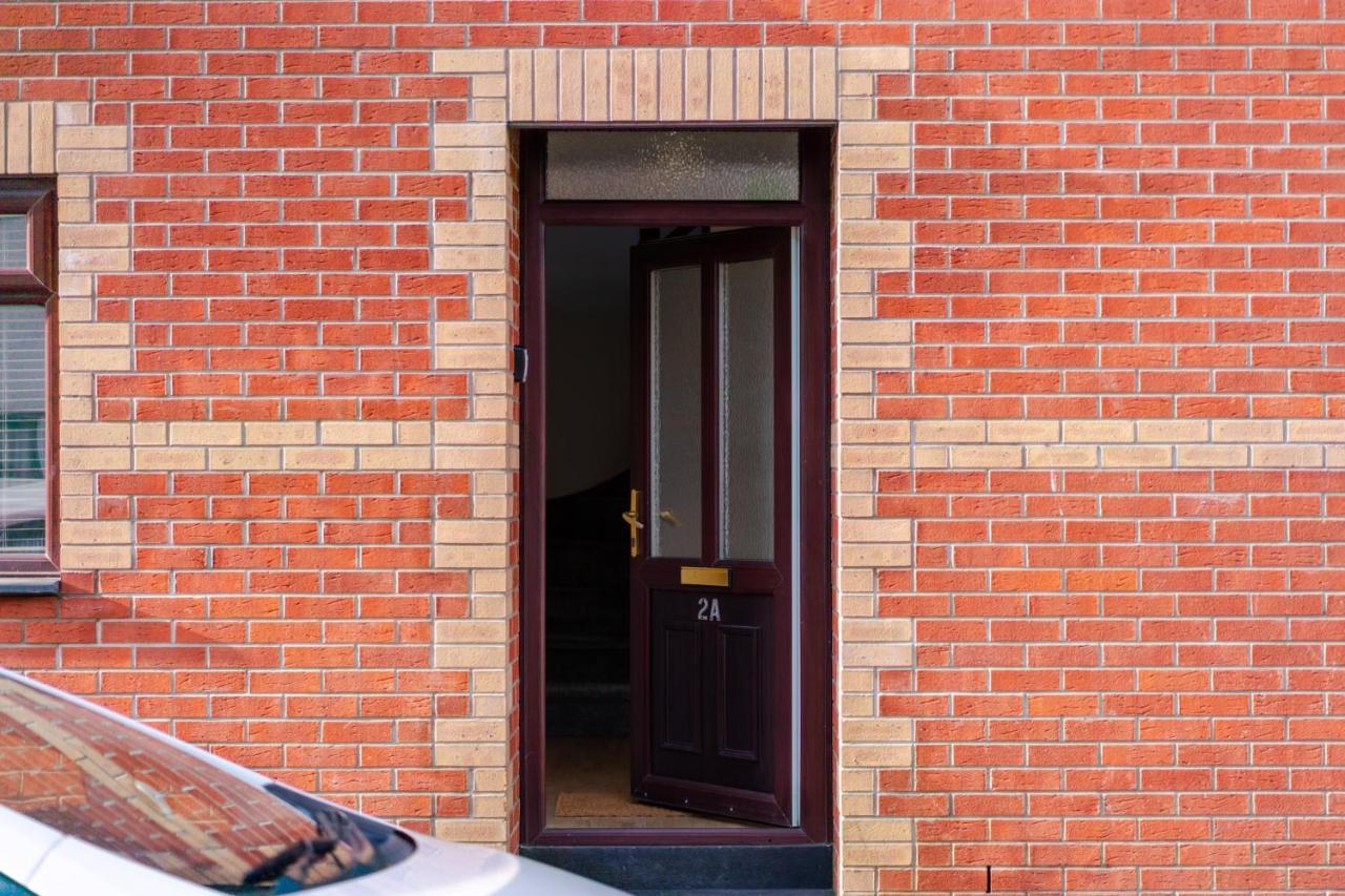 Stayright- 2 Bedroom House, Centrally Located & Close Walk To Centre Apartment *