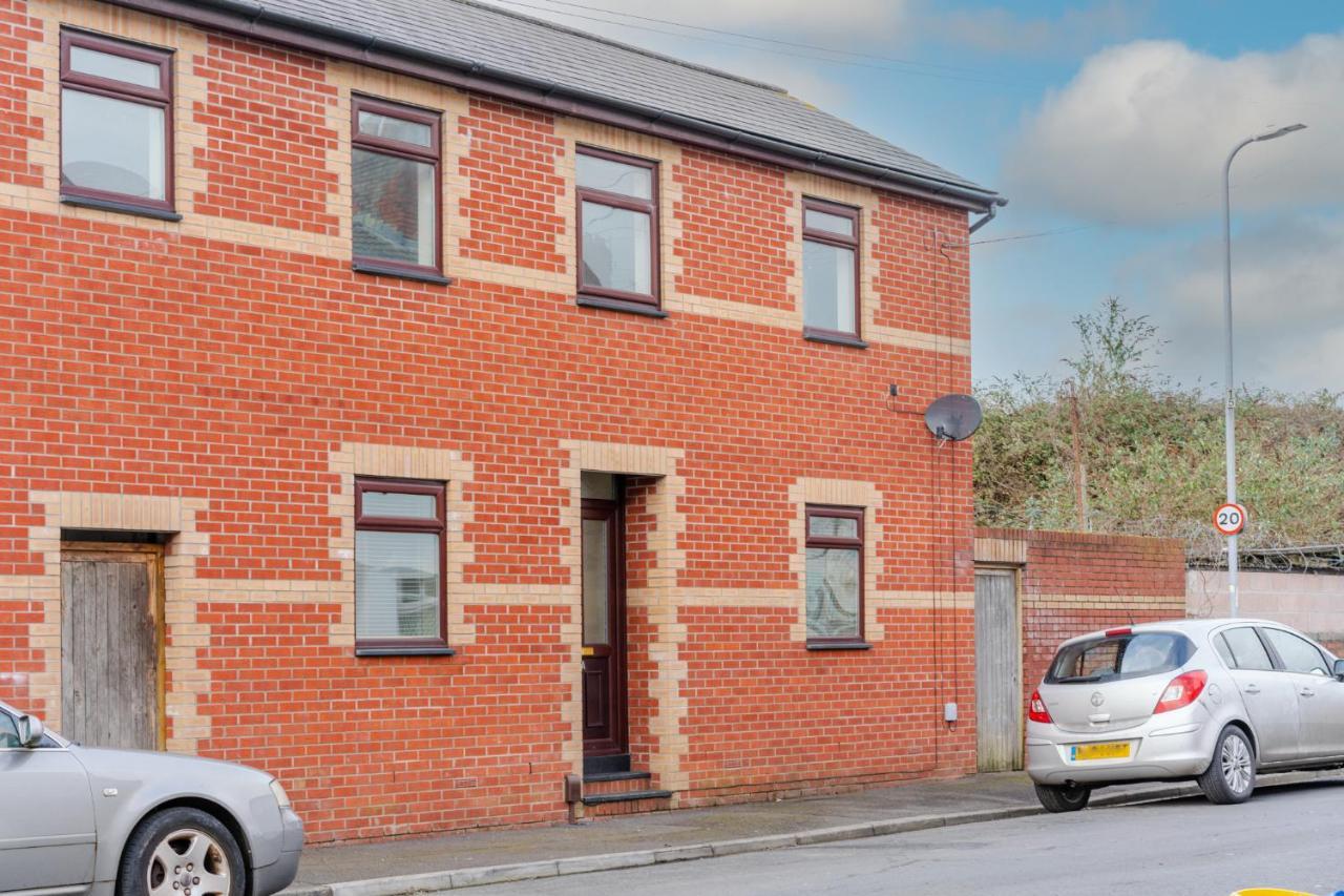 Stayright- 2 Bedroom House, Centrally Located & Close Walk To Centre Cardiff