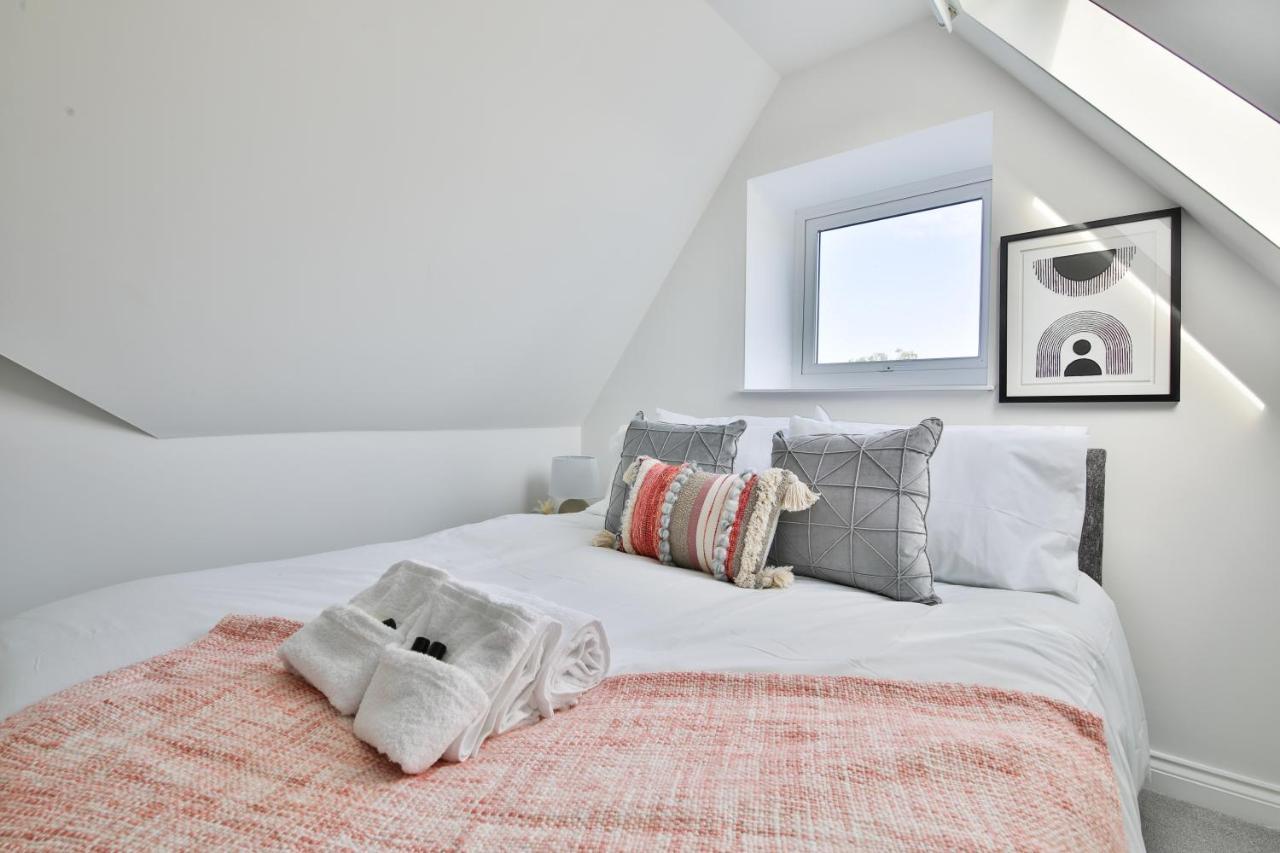 Stayright Spacious With Private Parking- 15-minute Stroll To Town Centre *