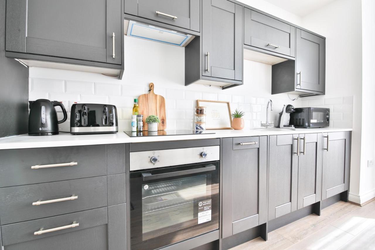 Stayright Spacious With Private Parking- 15-minute Stroll To Town Centre *