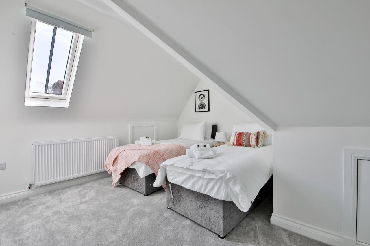 Stayright Spacious With Private Parking- 15-minute Stroll To Town Centre