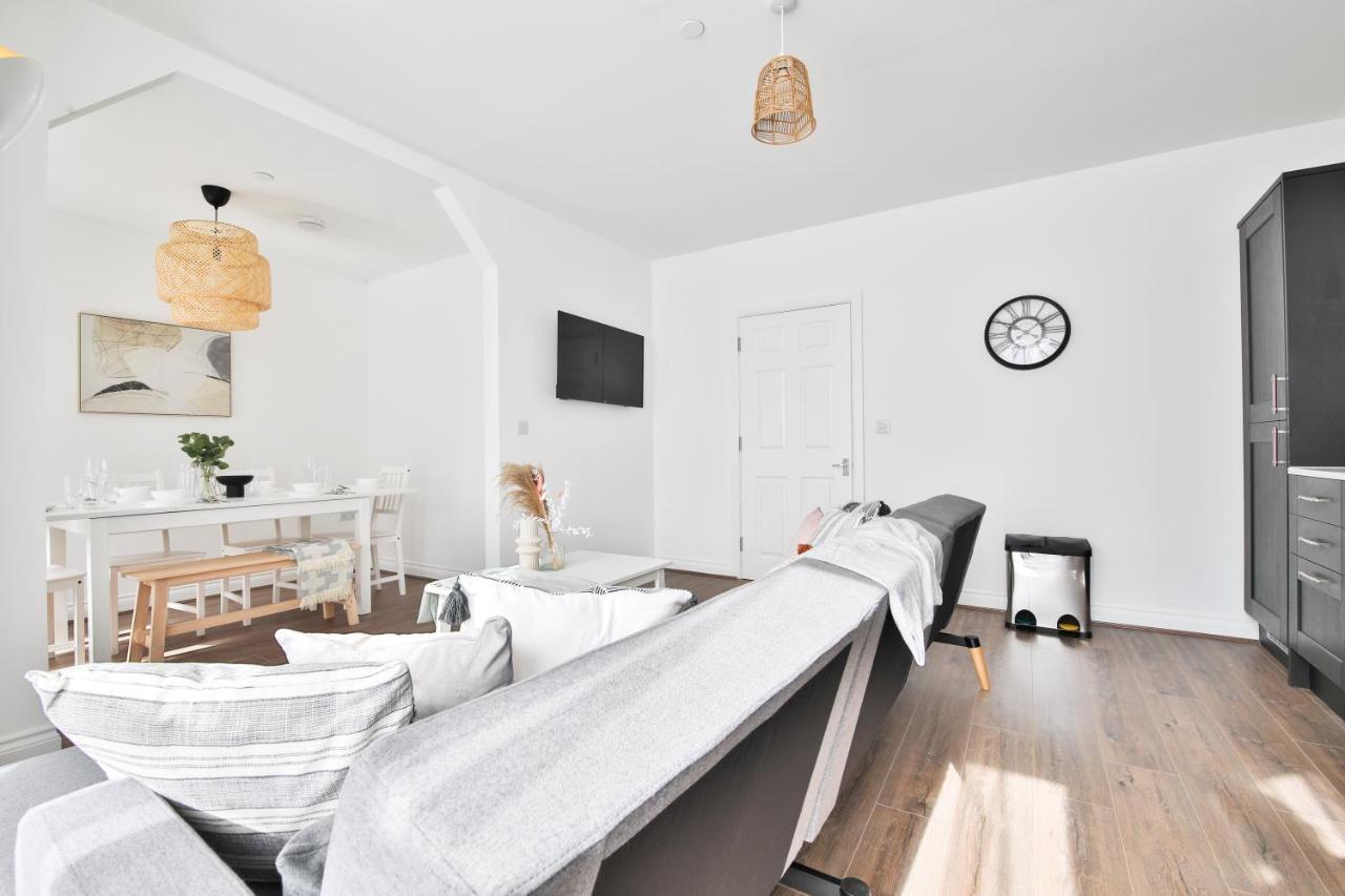 Stayright Spacious With Private Parking- 15-minute Stroll To Town Centre Apartment Cardiff