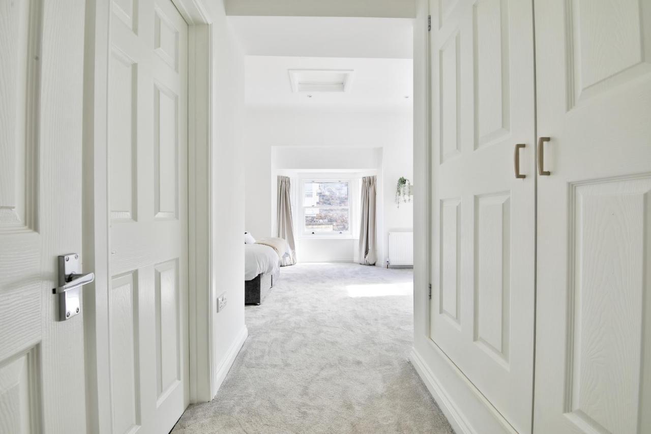 Apartment Stayright Spacious With Private Parking- 15-minute Stroll To Town Centre *