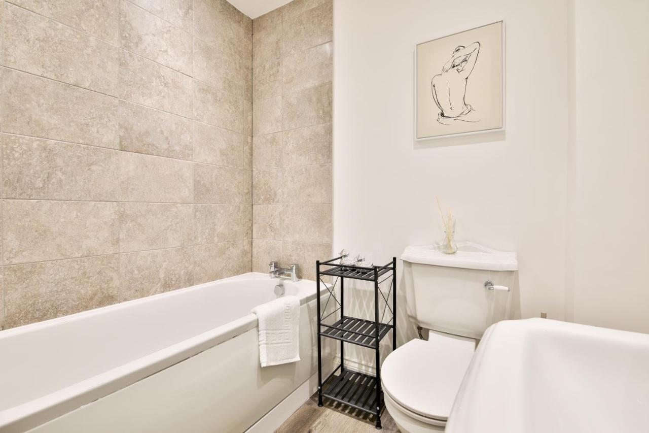 Stayright Spacious With Private Parking- 15-minute Stroll To Town Centre