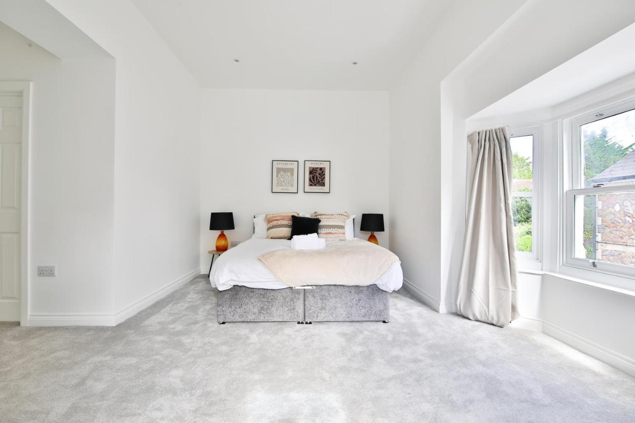 Apartment Stayright Spacious With Private Parking- 15-minute Stroll To Town Centre