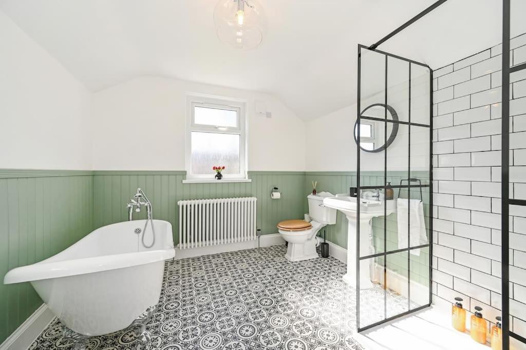 Holiday home Luxury Centre Townhouse With Garden