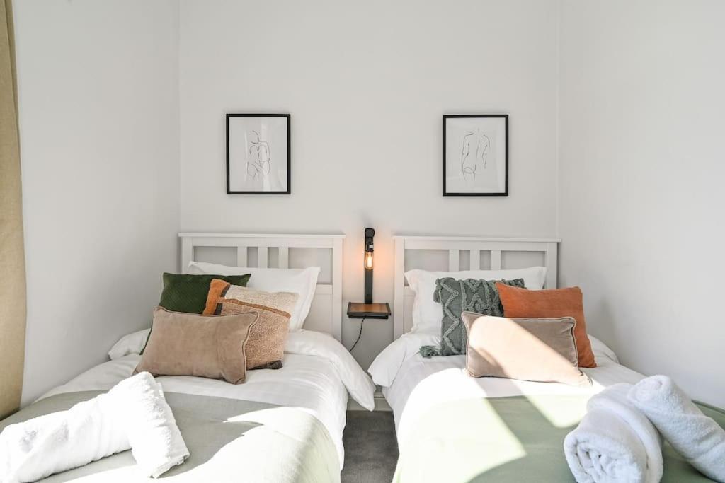 Luxury Centre Townhouse With Garden Holiday home Cardiff