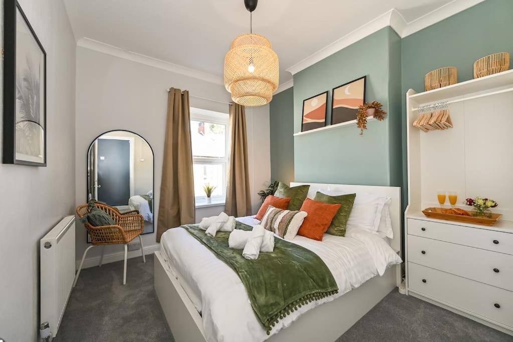 Luxury Centre Townhouse With Garden Holiday home *