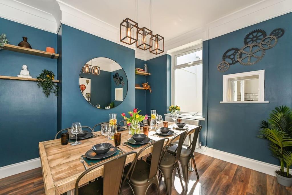 Luxury Centre Townhouse With Garden Holiday home Cardiff