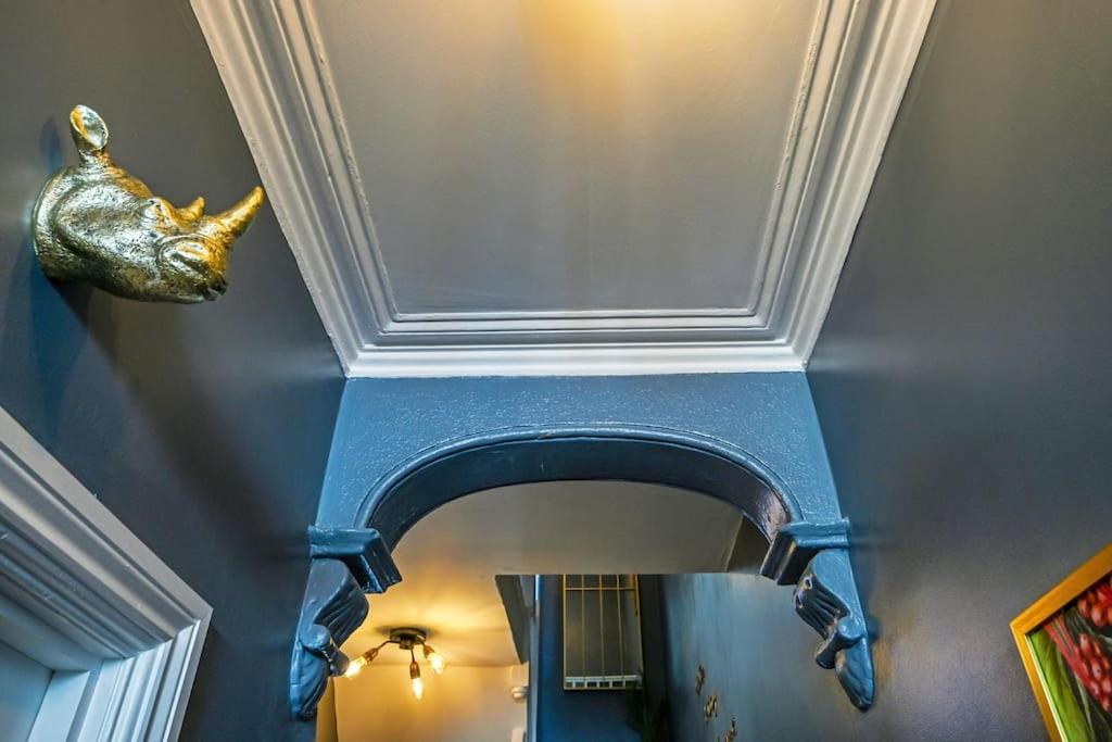 Luxury Centre Townhouse With Garden Holiday home *