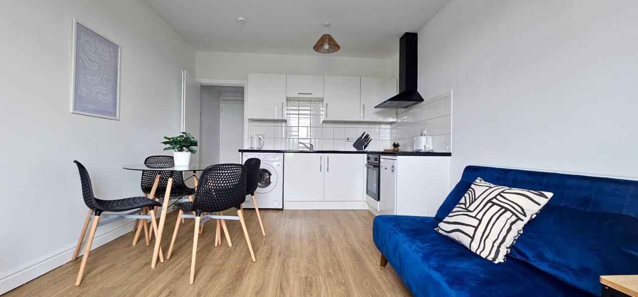 Harlequin By Switchback Apartment