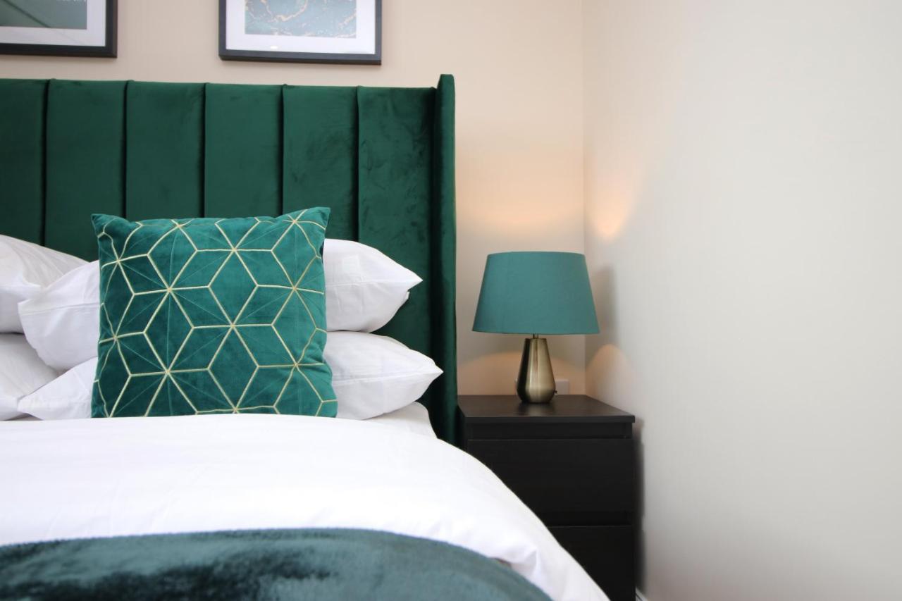Luxury 4 Bedroom 4 Ensuite In Penarth