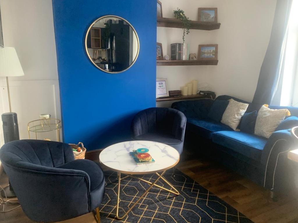 Apartment Escape , 10 Mins Walk To The Centre And Principality Stadium Sleeps 5 *