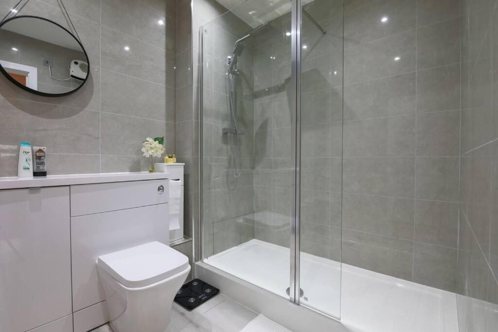 2 Bed Spacious In Cc Apartment Cardiff