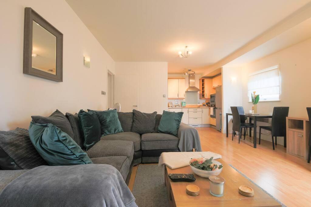 Apartment 2 Bed Spacious In Cc *