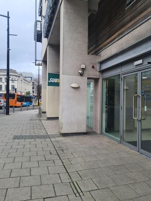 2 Bed Spacious In Cc Apartment *
