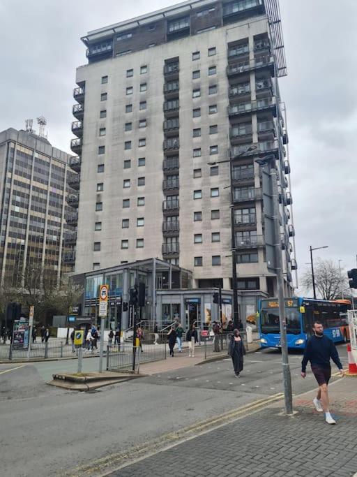 2 Bed Spacious In Cc Apartment Cardiff