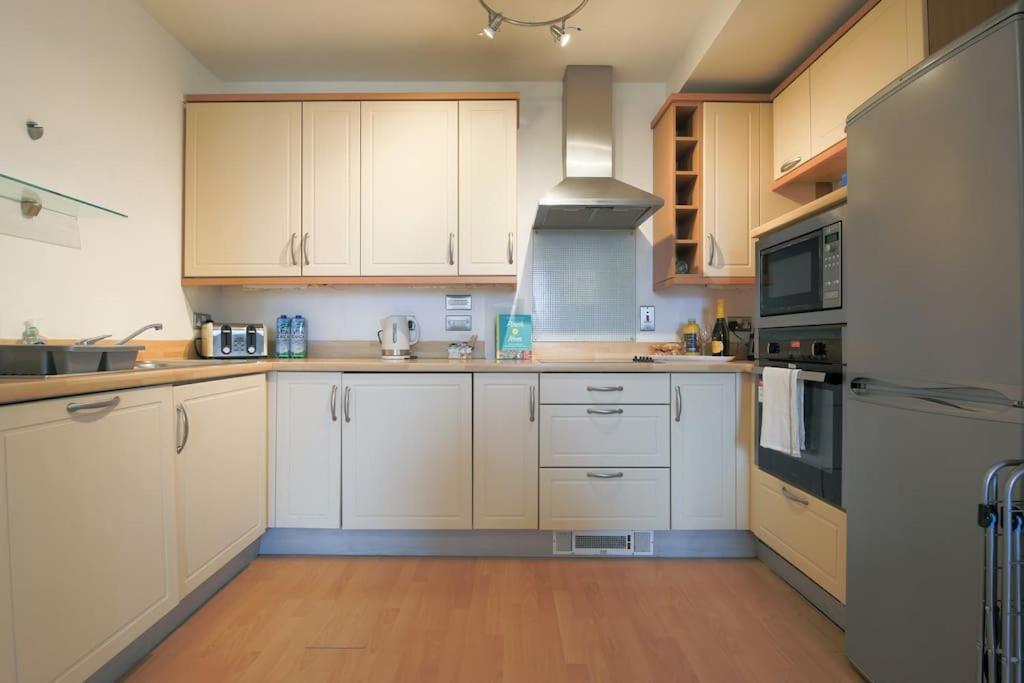 2 Bed Spacious In Cc Apartment