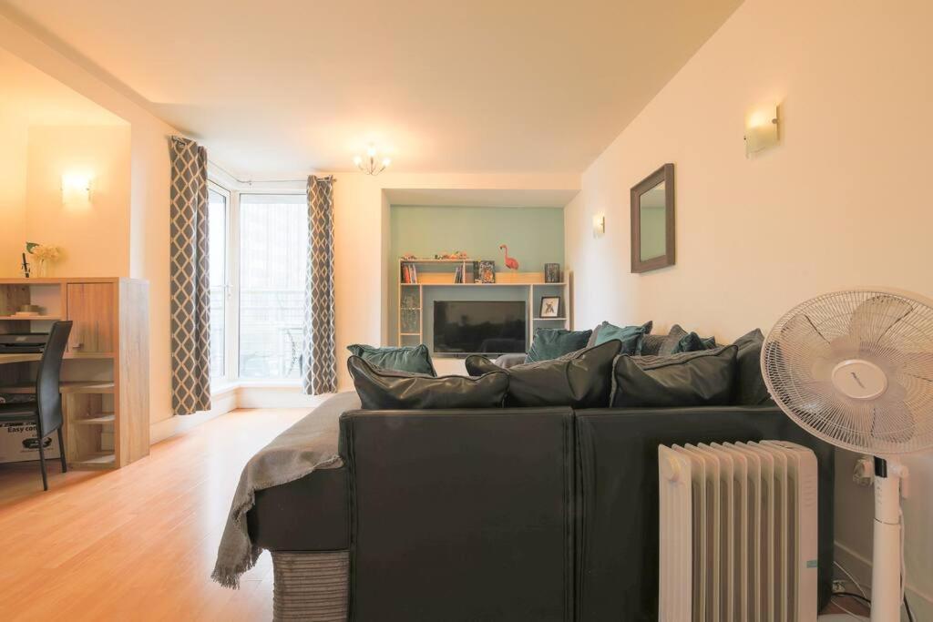 2 Bed Spacious In Cc