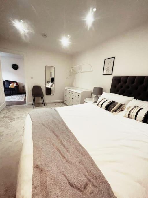 Apartment Exquisite Long-term Living In Cardiff's Heart Cardiff