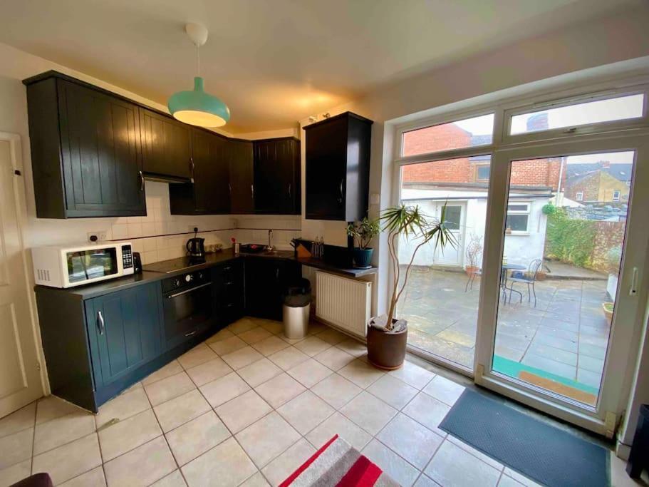 Brickworks - 2 Bedrooms, 15 Mins Walk To The Centre, With Garden Cardiff
