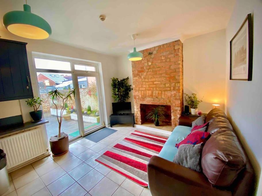 Apartment Brickworks - 2 Bedrooms, 15 Mins Walk To The Centre, With Garden *