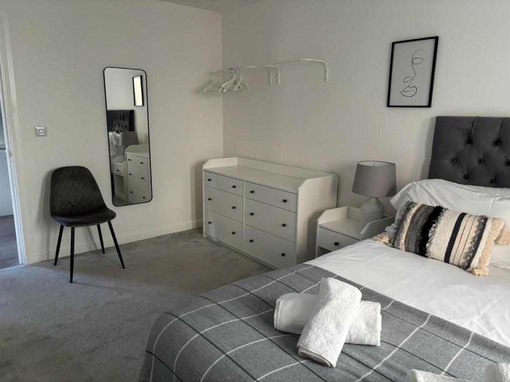 Exquisite Long-term Living In Cardiff's Heart Apartment