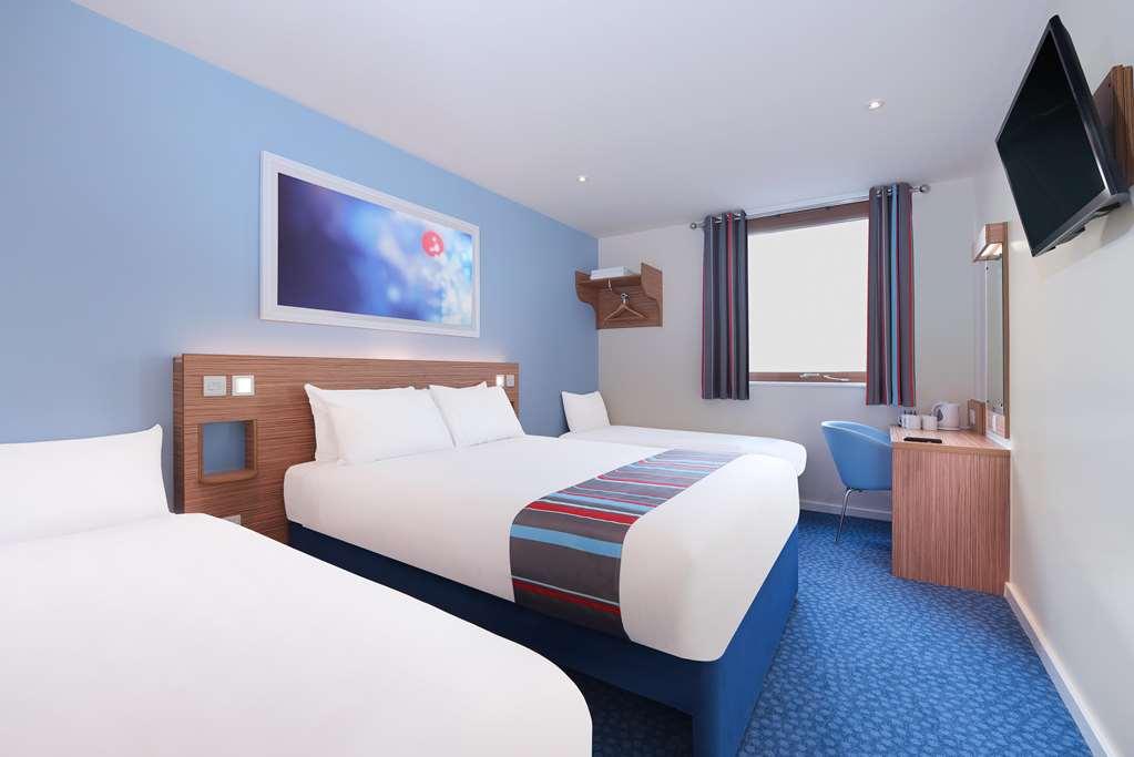Travelodge Llanedeyrn Hotel