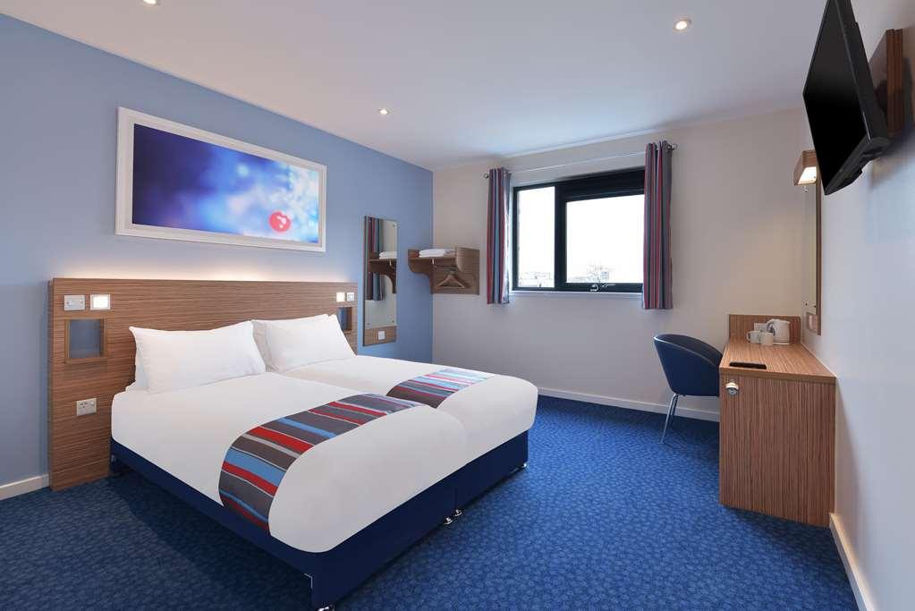 Hotel Travelodge Llanedeyrn 2*