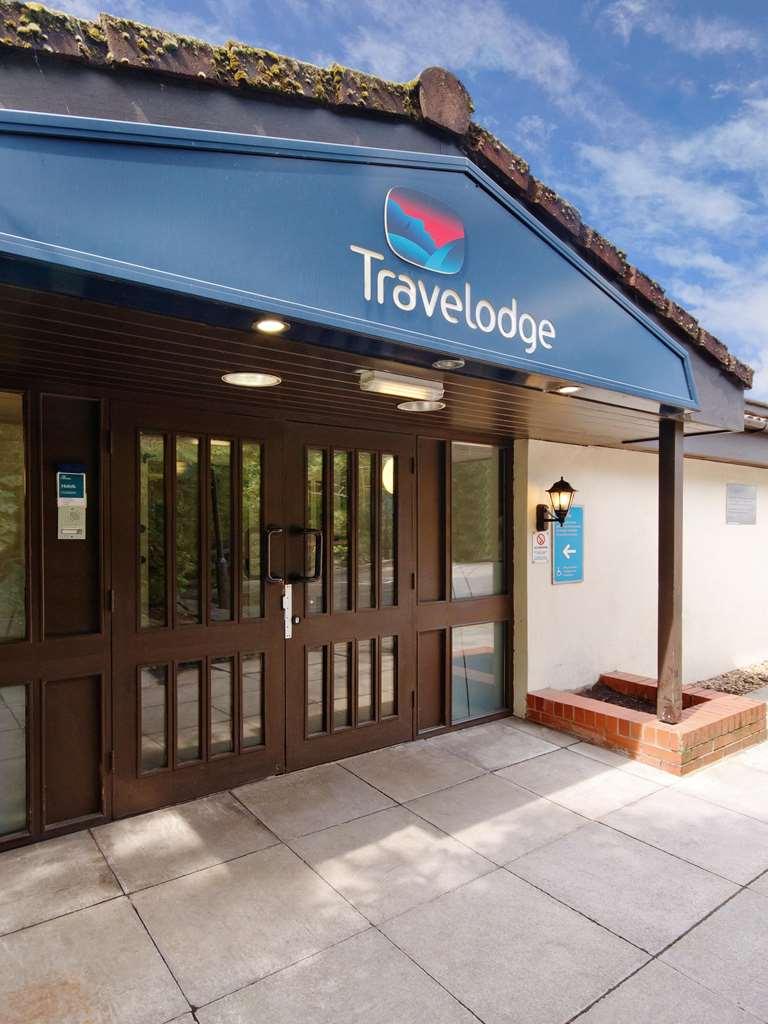 Travelodge Llanedeyrn 2*