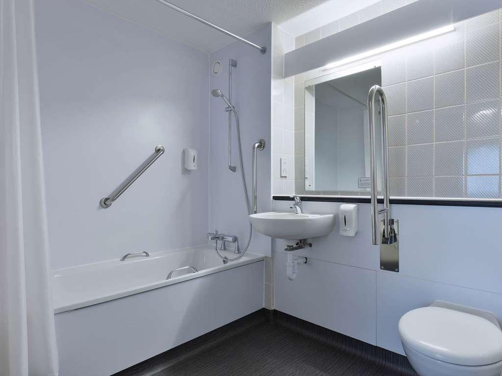 Travelodge Llanedeyrn Hotel 2*