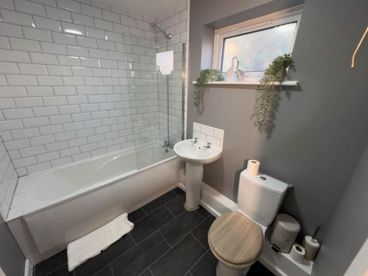 Apartment Thesiger Court - Free Private Parking - By Promise *