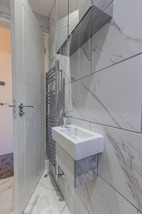 New Stylish 5bd, 5min From Town Cardiff