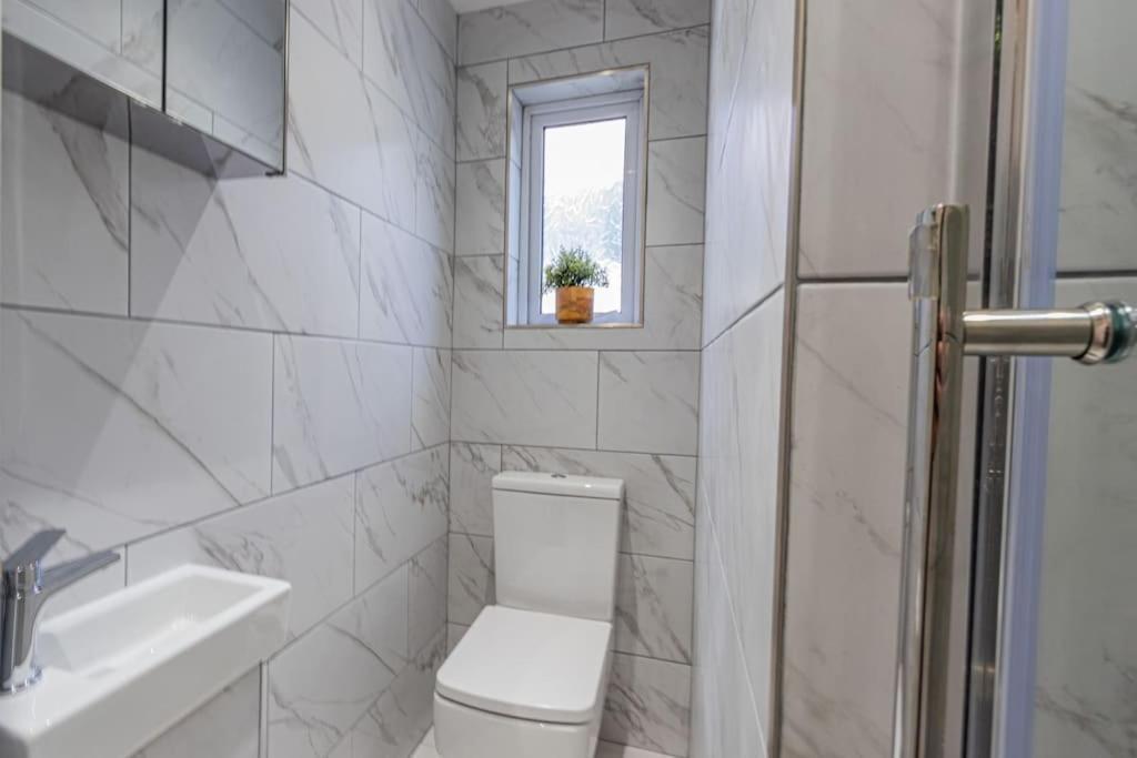 Holiday home New Stylish 5bd, 5min From Town
