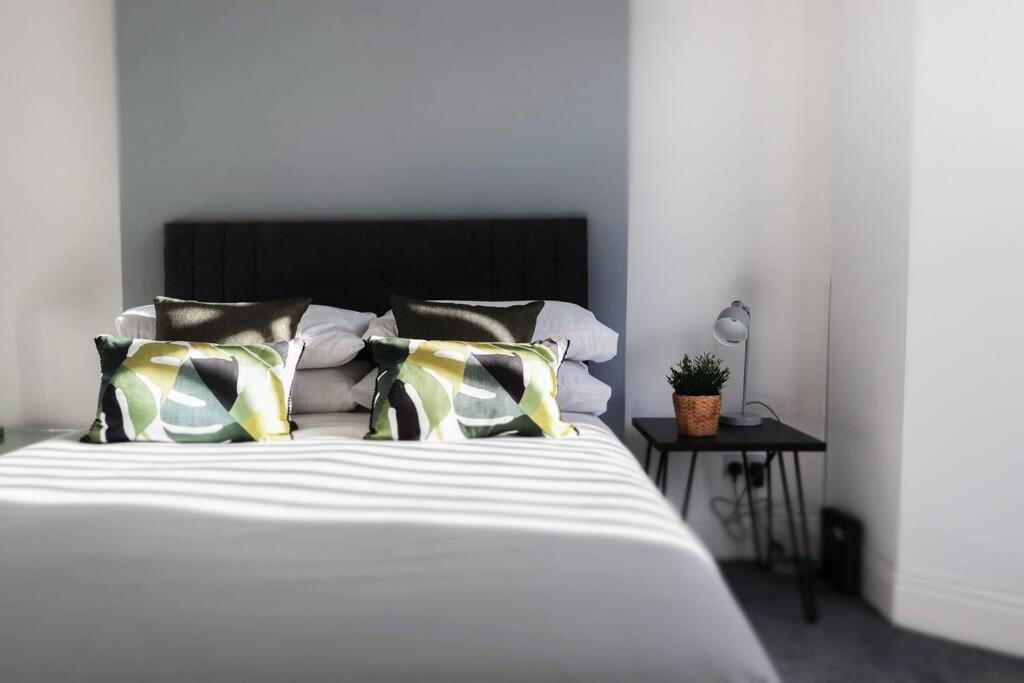 New Stylish 5bd, 5min From Town Cardiff