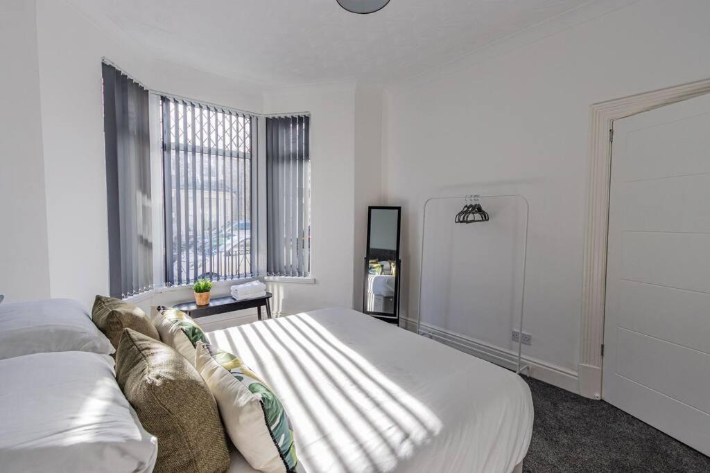New Stylish 5bd, 5min From Town