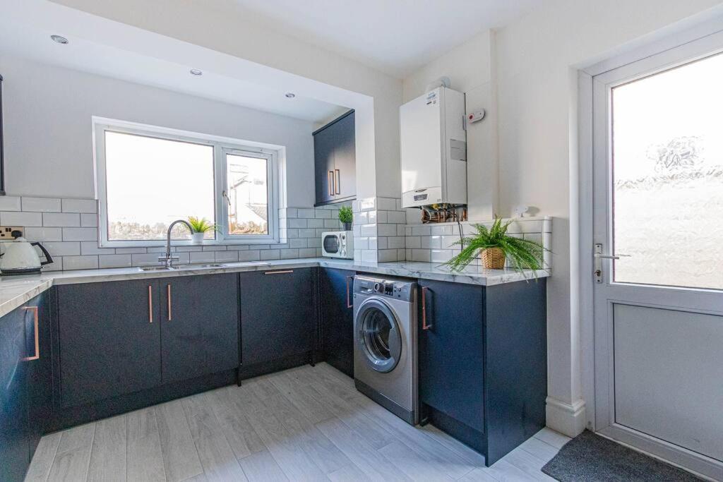 Holiday home New Stylish 5bd, 5min From Town *