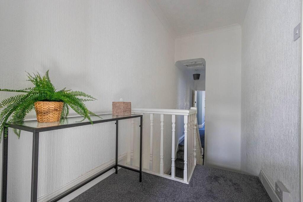 New Stylish 5bd, 5min From Town Holiday home *
