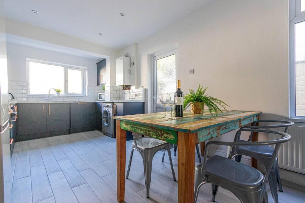 New Stylish 5bd, 5min From Town *