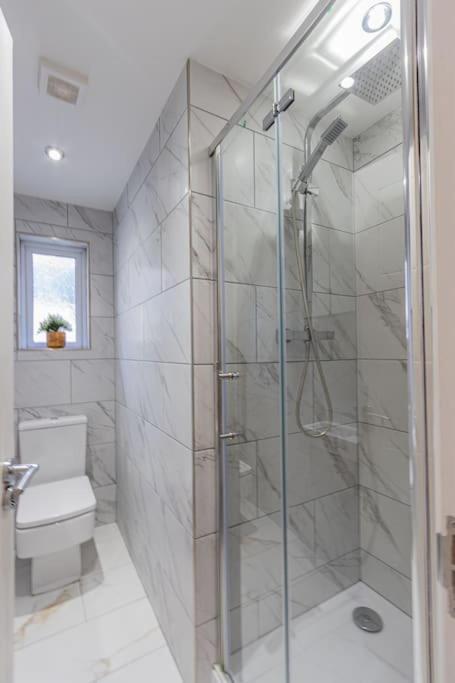 New Stylish 5bd, 5min From Town * Cardiff