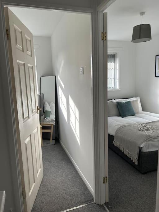 Apartment Charming Home, Walking Distance To Bay And Centre With Parking
