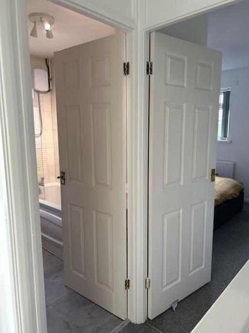 Charming Home, Walking Distance To Bay And Centre With Parking Cardiff