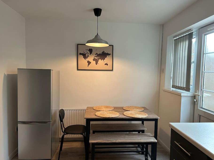Apartment Charming Home, Walking Distance To Bay And Centre With Parking *