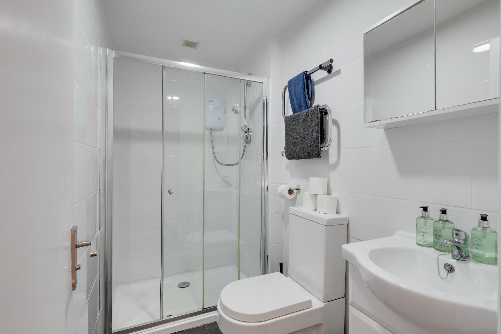 Apartment 4 Person Modern Nr Centre Cardiff