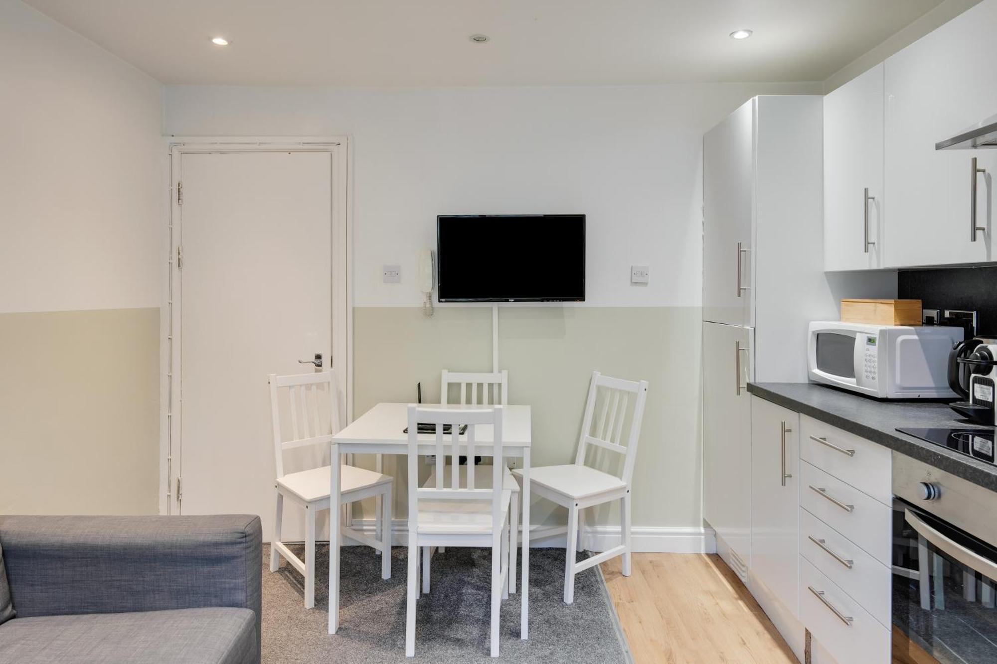 4 Person Modern Nr Centre Apartment *