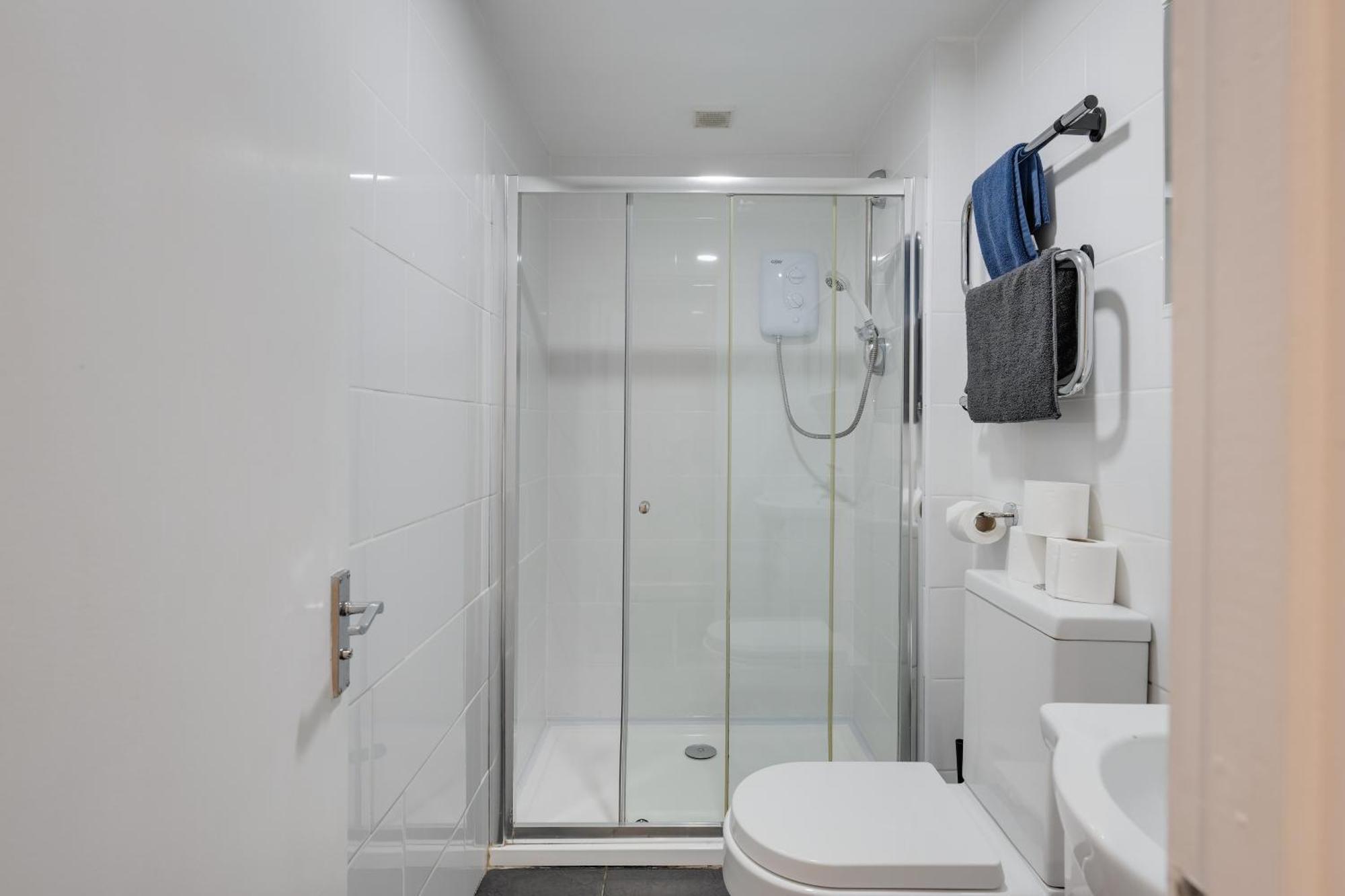 4 Person Modern Nr Centre Apartment *