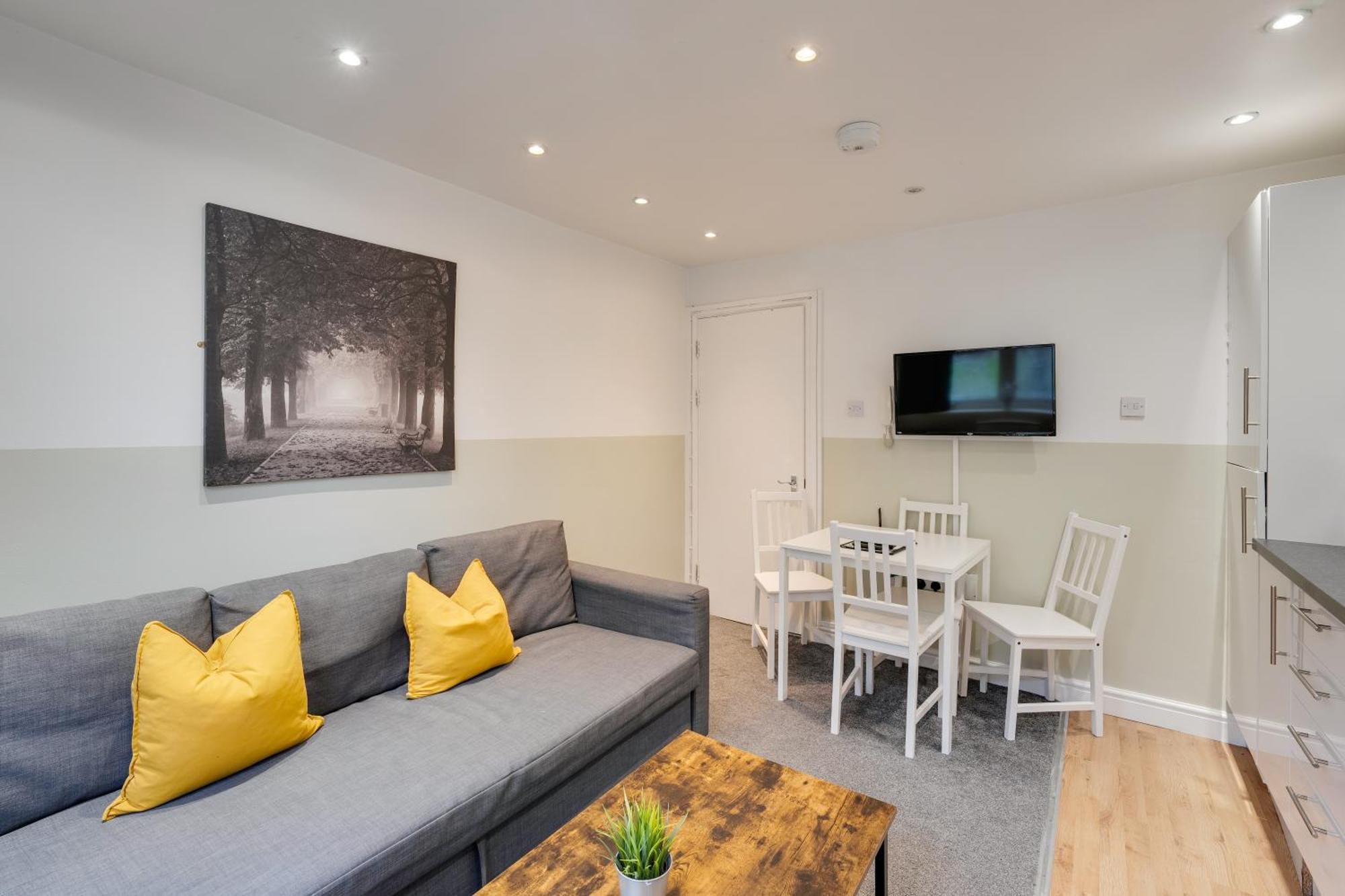 4 Person Modern Nr Centre * Cardiff